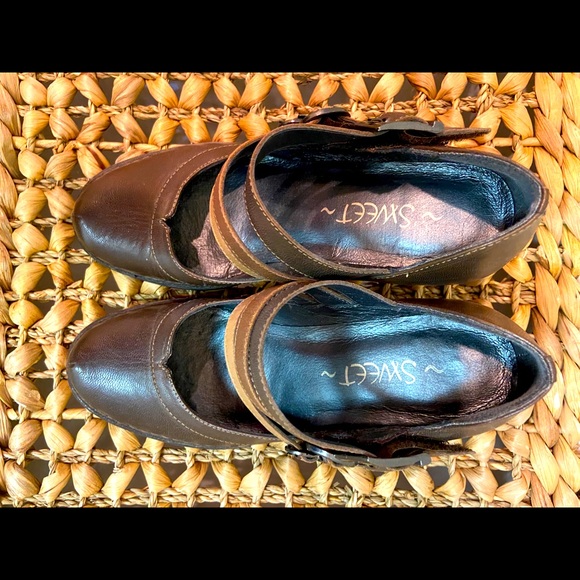 Sweet brand brown leather strappy heels - Picture 3 of 8